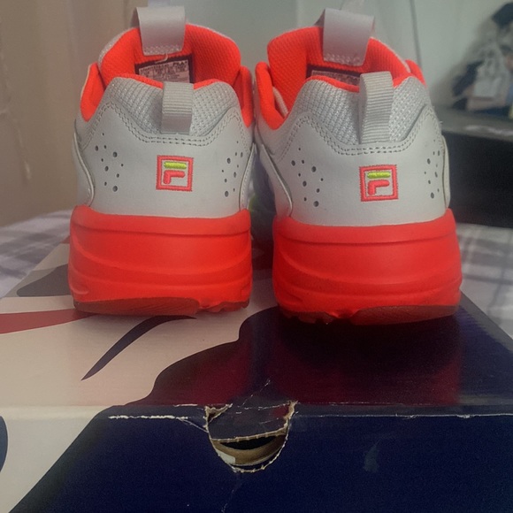 Fila Woman’s size 9 - Picture 3 of 5